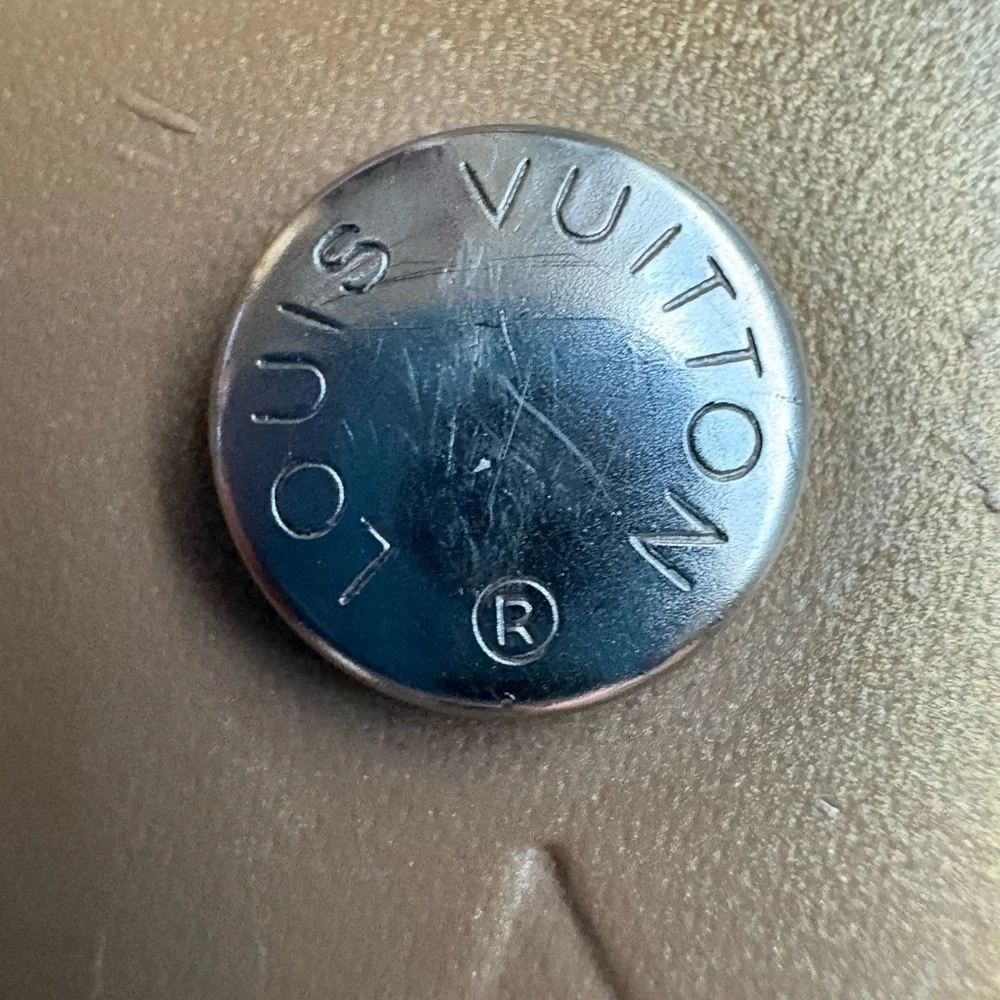 Louis Vuitton Vernis Wallet - Picture 10 of 10
